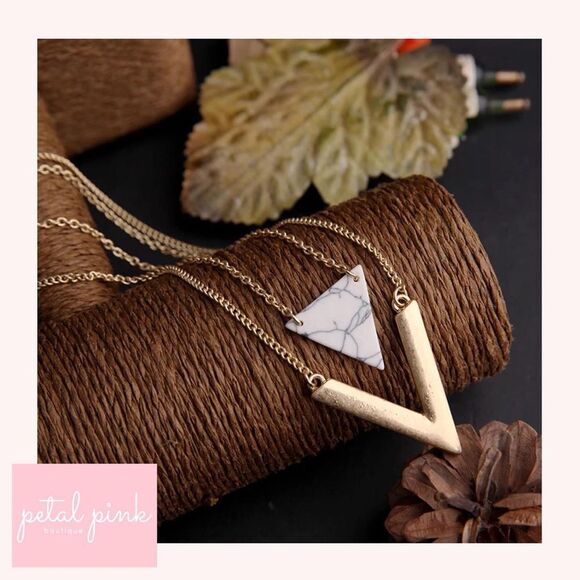 DETACHABLE - 2 Necklaces - Boho Chic Goldtone Layered Acrylic Trending - Picture 1 of 9